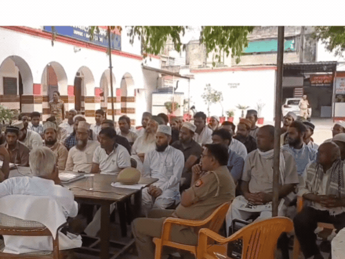 बैठक में जिले की मस्जिदों के मौलाना, पार्षद समेत करीब 50 लोग शामिल हुए थे।