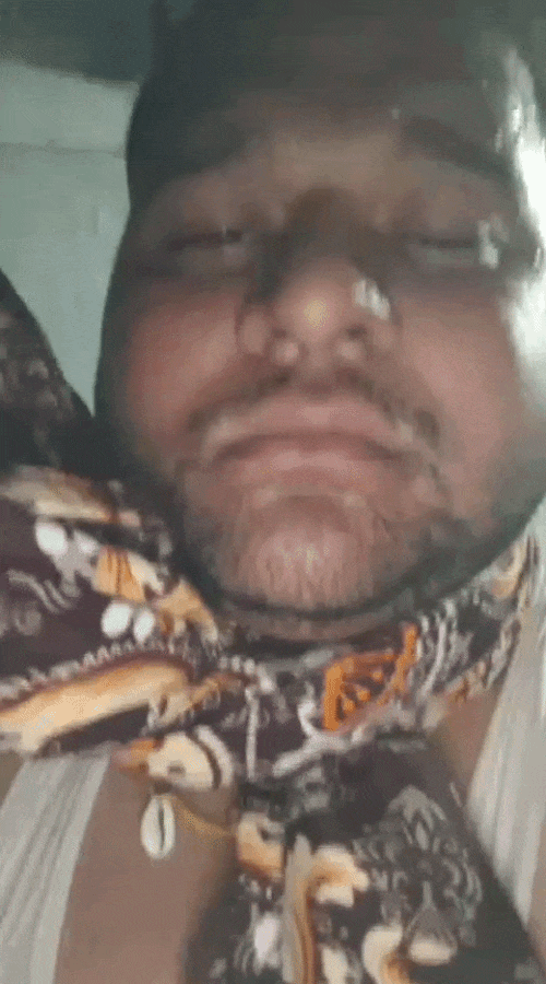 वीडियो में युवक ने गले में लगा फंदा भी दिखाया।