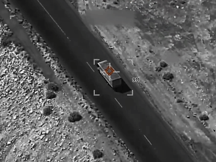 ईरान के मिसाइल लॉन्चर पर अमेरिकी हमले का फुटेज।