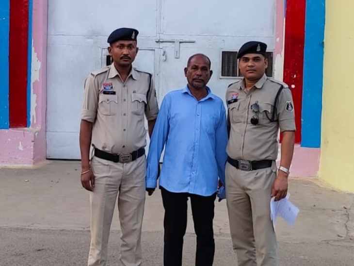 आरोपी सुनील घरडे (59) के पिता झूमुक लाला बीएसपी के कर्मचारी थे। उनकी मौत हो चकी है।