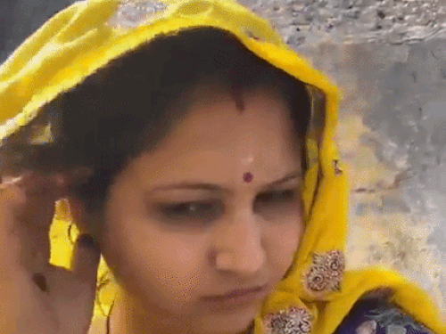 जयपुर में खातीपुरा रेलवे स्टेशन के पास एक महिला पानी की टंकी पर चढ़ गई। वहां से वीडियो बनाकर कहा- इंकलाब जिंदाबाद।