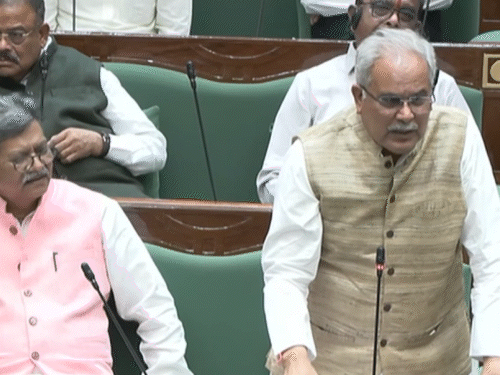 भूपेश ने चंद्राकर से कहा- सरकार आपकी , काम आप नहीं कर पा रहे और आरोप हम पर लगा रहे हैं।