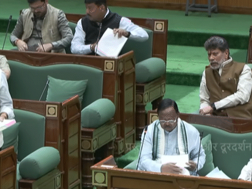 विधायक अजय चंद्राकर, धर्मजीत सिंह और धरमलाल कौशिक ने बढ़ रही चाकूबाजी की घटनाओं को लेकर चर्चा की।