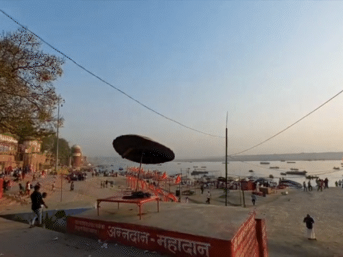 वाराणसी में आज सुबह मौसम साफ है। अधिकतम तापमान 37 और न्यूनतम 19 डिग्री सेल्सियस दर्ज किया गया है।