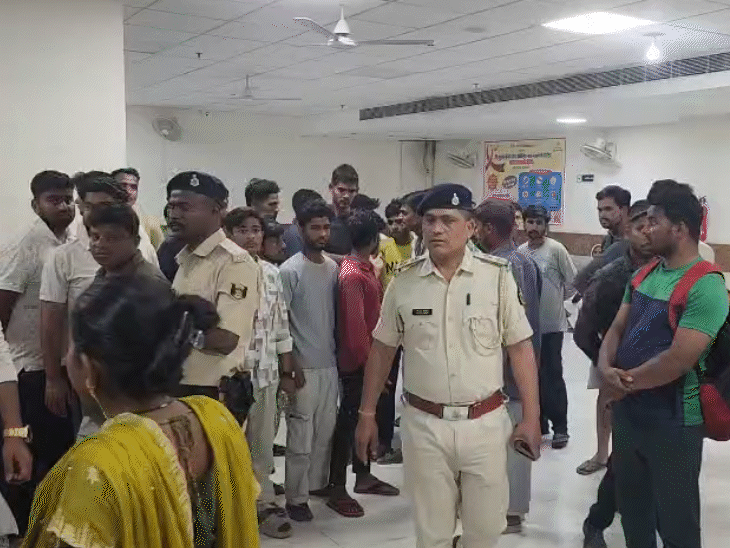 घटना के बाद अस्पताल में मौजूद पुलिस।