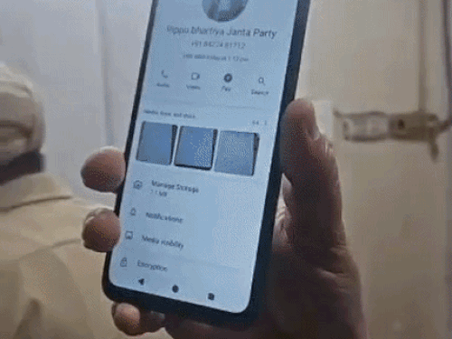 विधायक पराशर करिंदे के मोबाइल से मिला भाजपा नेता के नाम से सेव नंबर जिस पर भेजा गया दड्डे सट्टे का हिसाब-किताब दिखाते हुए।