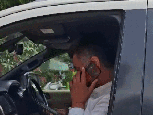 हुड्‌डा आवास से निकलते विधायक चंद्रमोहन और विनेश फोगाट।