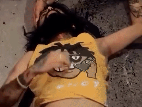 अनुराग दिल्ली-देहरादून हाईवे पर करीब 150 किमी प्रति घंटे की रफ्तार से कार चला रहे थे। उन्होंने लाइव में तेज रफ्तार में कार चलाते हुए डिवाइडर पर चला दी