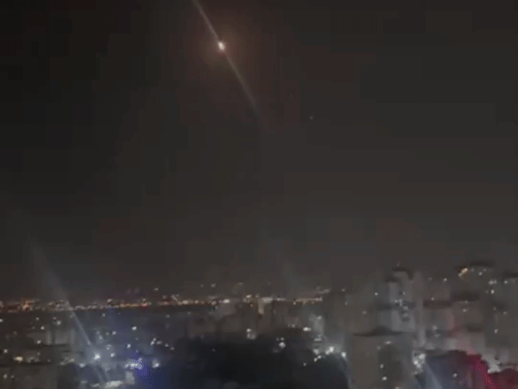 ईरान ने गुरुवार को इजराइल पर कई मिसाइलें दागीं, जिन्हें इजराइली डिफेंस सिस्टम ने खत्म कर दिया।