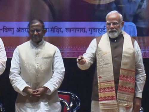 पीएम मोदी ने किसान सम्मान निधी की किश्त जारी की।