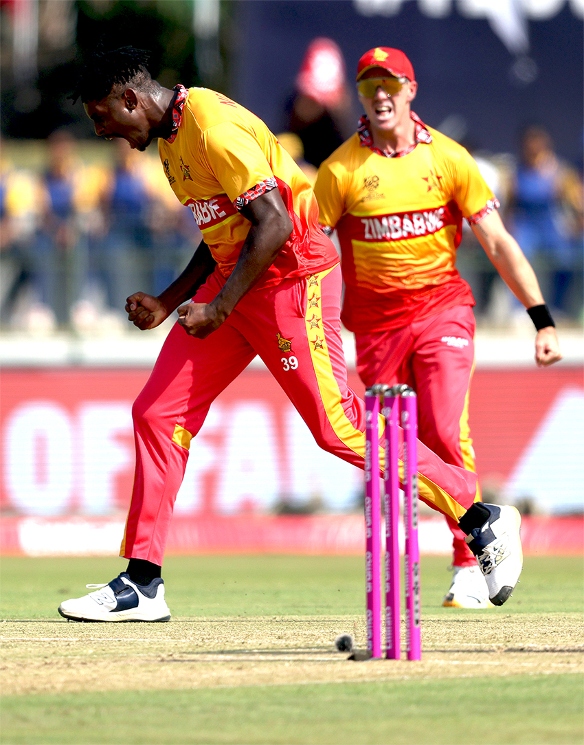 ब्लेसिंग मुजाराबानी ने टी20 वर्ल्ड कप में 13 विकेट लिए थे.