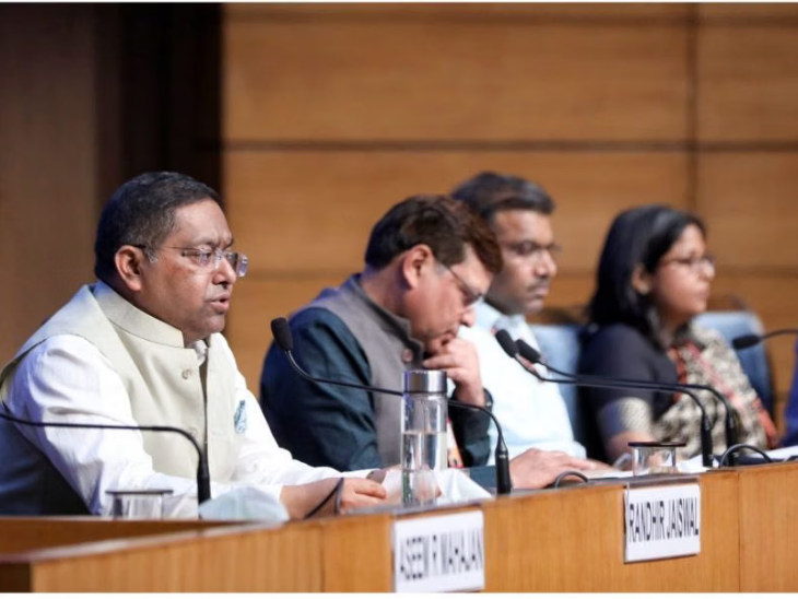 11 मार्च को विदेश, पेट्रोलियम, सूचना एवं प्रसारण मंत्रालय के अधिकारियों ने प्रेस कॉन्फ्रेंस की।