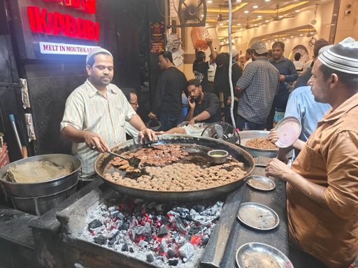गैस सिलेंडर की किल्लत के कारण लखनऊ के टुंडे में कबाब अब कोयले पर सेककर तैयार किए जा रहे हैं।