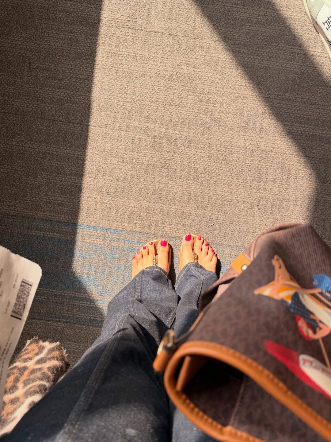 рд░рд╛рдЬрд╕реНрдерд╛рди рдХреЗ рдПрдХ рдкреНрд░рддрд┐рд╖реНрдард┐рдд рдмрд┐рдЬрдиреЗрд╕рдореИрди рдХреА рдмреЗрдЯреА рдЕрджрд┐рддрд┐ рд╣реБрдВрдбрд┐рдпрд╛ рдЧреНрд▓реИрдорд░ рд╡рд░реНрд▓реНрдб рдХрд╛ рдПрдХ рдЬрд╛рдирд╛-рдорд╛рдирд╛ рдирд╛рдо рд╣реИрдВред рд╡реЗ рдПрдХ рд╕рдлрд▓ рдореЙрдбрд▓ рд╣реИрдВ рдФрд░ рдорд┐рд╕ рдЗрдВрдбрд┐рдпрд╛ рдкреНрд░рддрд┐рдпреЛрдЧрд┐рддрд╛ рдореЗрдВ рдлрд╛рдЗрдирд▓рд┐рд╕реНрдЯ рд░рд╣ рдЪреБрдХреА рд╣реИрдВред