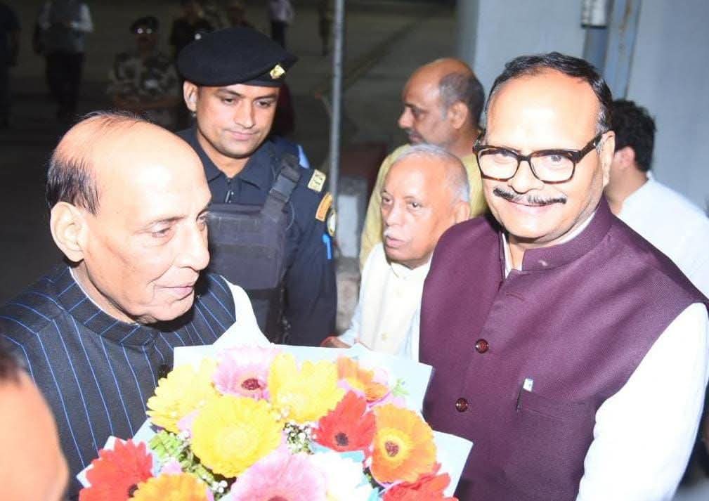 गुरुवार शाम ही रक्षामंत्री राजनाथ सिंह लखनऊ आ गए। डिप्टी सीएम ब्रजेश पाठक ने उनका स्वागत किया।