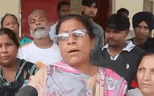 जानकारी देते हुए पीड़ित की माँ