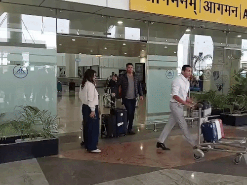 मोहम्मद कैफ शादी में शामिल होने के लिए मसूरी जाते हुए।