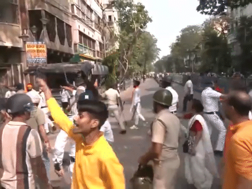 टीएमसी और भाजपा समर्थकों में बीच हाथापाई 
