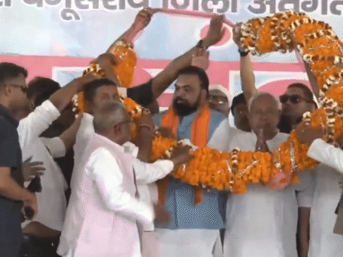 स्वागत माला में CM नीतीश और डिप्टी CM सम्राट चौधरी।