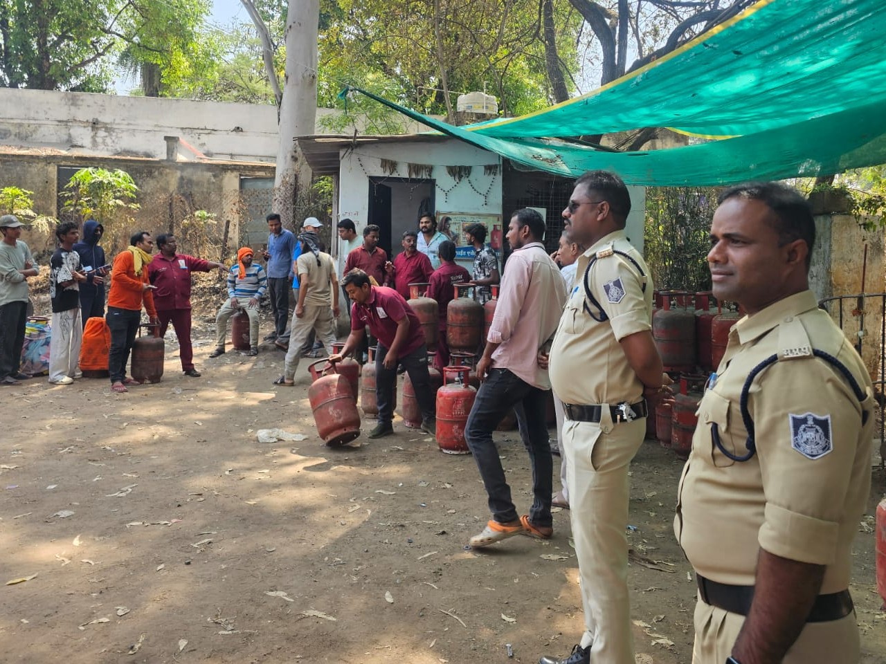 Govt Appeal PNG Shift | Iran Conflict LPG Crisis India; 20 Tankers Hope