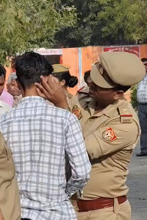 सीतापुर में परीक्षार्थियों की सख्ती से चेकिंग की जा रही है। जूते उतरवाए गए और कानों में ईयरबड्स चेक किए जा रहे हैं।