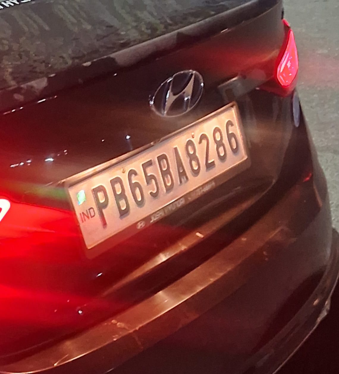 According to the girls, young men were travelling in the car with this number.