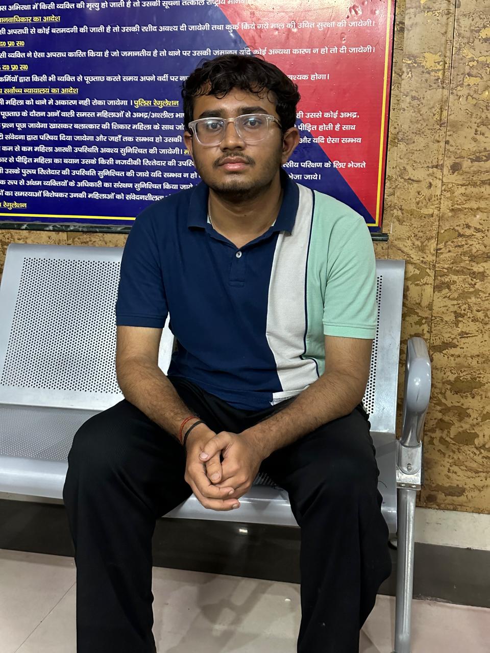 STF ने आगरा से आरोपी आयुष को अरेस्ट किया है।