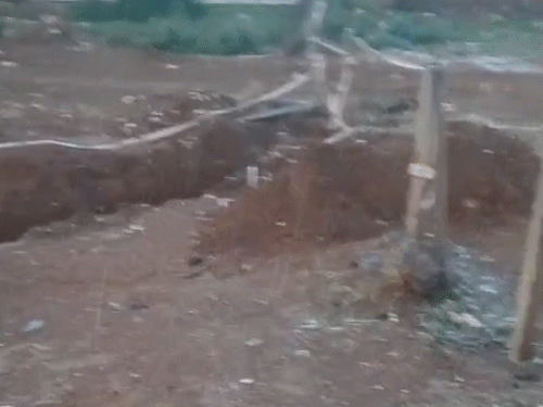 खैरथल-तिजारा के टपूकड़ा में रविवार सुबह करीब 10 मिनट तक चने के आकार के ओले गिरे।