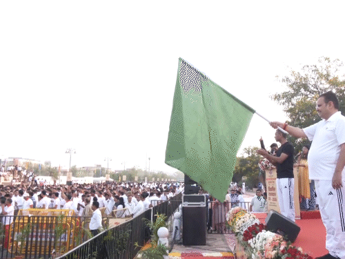 सीएम ने हरी झंड़ी दिखाकर जयपुर में दौड़ कार्यक्रम की शुरूआत की
