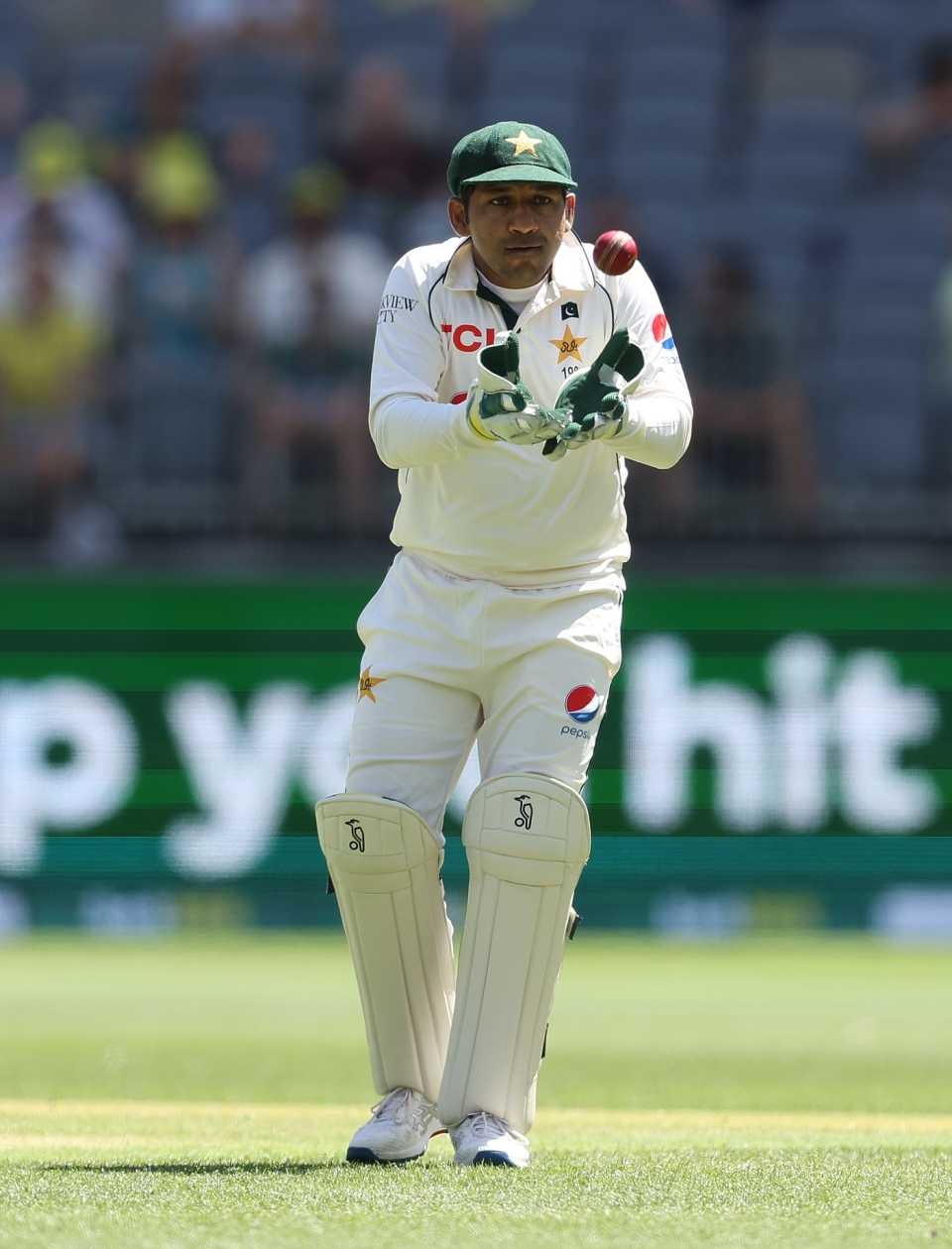 सरफराज ने अपना आखिरी मैच ऑस्ट्रेलिया के खिलाफ 2023 पर्थ में खेला था।