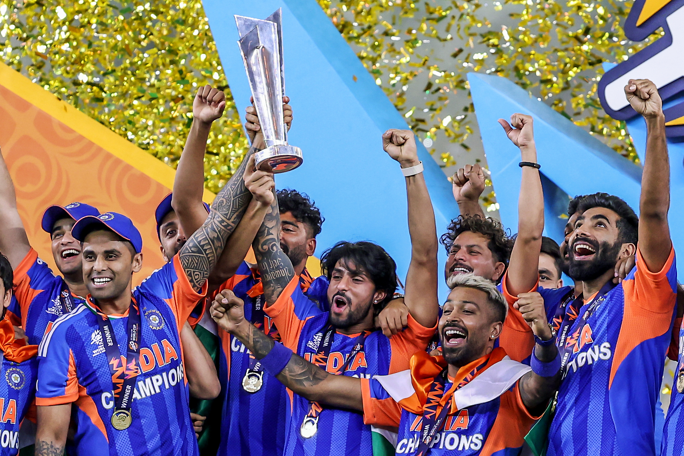 भारतीय टीम ने 8 मार्च को अहमदाबाद में टी-20 वर्ल्ड कप जीता था।