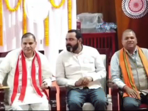 गोधन योजना के उद्घाटन कार्यक्रम में मंत्री ने विधायक अमर की चुटकी ली।