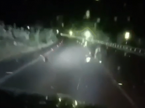 बीकानेर के श्री डूंगरगढ़ में रातभर रुक-रुककर बरसात हुई। इस कारण तापमान में दो डिग्री से ज्यादा की गिरावट दर्ज की गई।