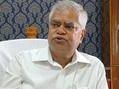 राज्य निर्वाचन आयोग के आयुक्त राजेश्वर सिंह ने पंचायती राज विभाग को पत्र लिखकर चेताया था।