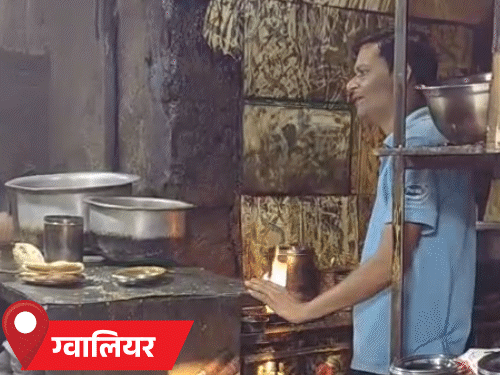 यहां हालात सामान्य होने लगे हैं। रविवार को होटल खुले रहे।