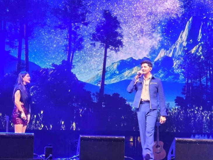 सिंगर दर्शन रावल ने अपने गानों से समां बांध दिया।