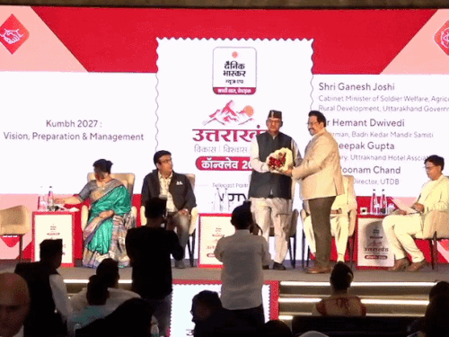 कार्यक्रम में पहुंचे कैबिनेट मंत्री गणेश जोशी का किया गया स्वागत।