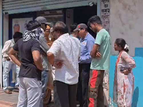 भिलाई में पहले की तुलना में भीड़ थोड़ी कम हुई है।