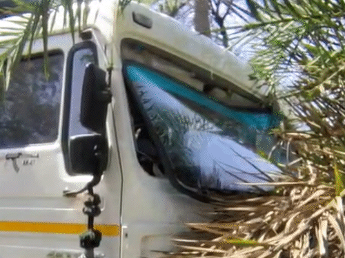 इसी हाईवा ने टक्कर मारी। उस वक्त ड्राइवर मौजूद नहीं था।