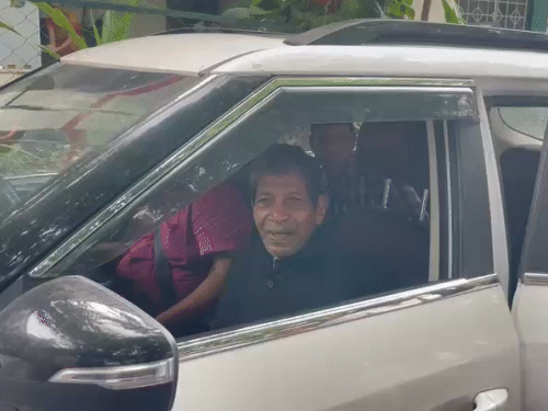 पूर्व गृहमंत्री ने मामले में सीबीआई जांच की मांग की है।