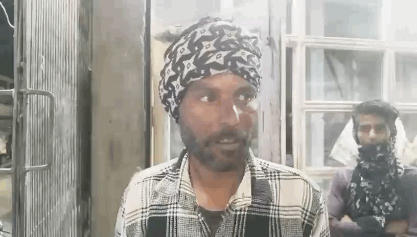 जानकारी देते हुए ट्रक ड्राइवर