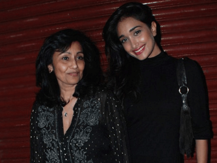 मां राबिया के साथ जिया खान की तस्वीरें।