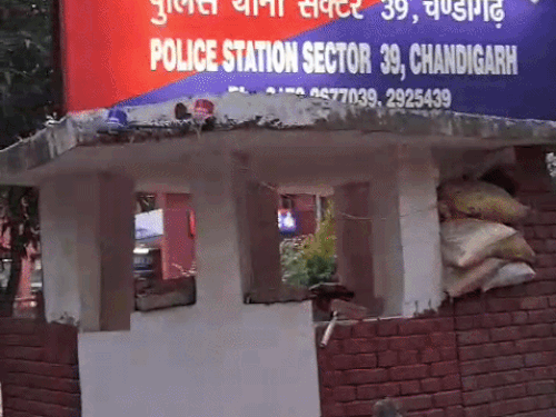 चंडीगढ़ में सिगरेट लेने गए युवक को पीटा:  8-10 युवकों ने हालचाल पूछने के बहाने किया हमला, 4 दिन बाद भी आरोपी गिरफ्तार नहीं – Chandigarh News