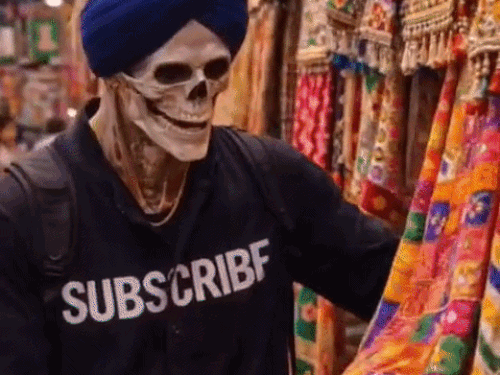 छठा दिन के प्लान में अलग-अलग मंदिर का जिक्र किया गया है। कंकाल फुलकारी कपड़े दिखते हुए दिखता है।।