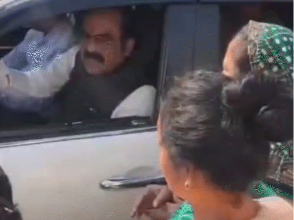 सफाई नहीं होने की शिकायत पर मंत्री राकेश सिंह ने सफाईकर्मियों को फटकारा।
