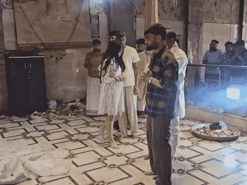 रिंकू सिंह के साथ UP रणजी टीम के सदस्य अंश द्विवेदी भी दर्शन करने पहुंचे।