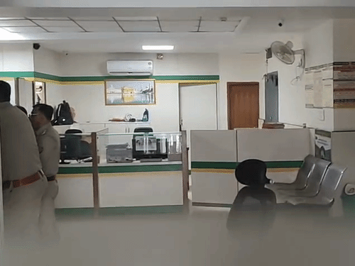 बैंक मैनेजर का ओपन चैंबर था, जहां वे बैठते थे। इसी जगह उन्हें गोली मारी गई।