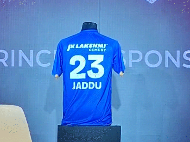 रविंद्र जडेजा 23 नंबर की जर्सी पहनेंगे। आईपीएल के पहले ही सीजन में राजस्थान को चैंपियन बनाने वाले कप्तान और मेंटर शेन वॉर्न भी 23 नंबर की जर्सी पहनते थे।