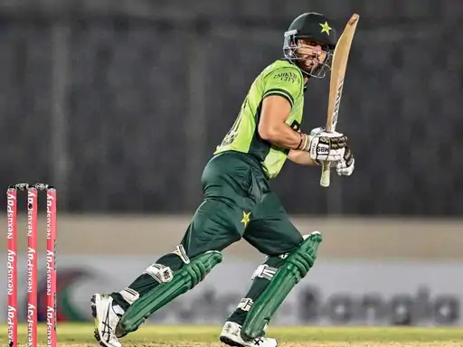 पाकिस्तान से सलमान अली आगा ने 106 रन बनाए। उन्हें तस्कीन अहमद ने पवेलियन भेजा।