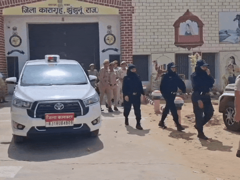 बड़ी संख्या में पुलिस के जवान मौजूद रहे।